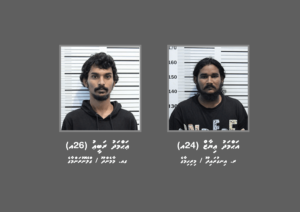 މަރުތޭލަކުން ޕްރިޒަން އޮފިސަރެއް ބޮލުގައި ޖަހައި މާރާމާރީ ހިންގަން އުޅުނު ދެ މީހަކު ހައްޔަރުކޮށްފި