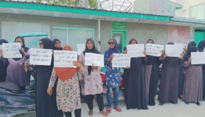 އިސްލާމް ޓީޗަރަކަށް ކުރެވޭ ތުހުމަތުތަކަކާއި ގުޅިގެން ނައިފަރު މަދުރަސަތުލް އިފްތިތާހުގެ ބެލެނެވެރިން މުޒާހިރާ ކުރަނީ