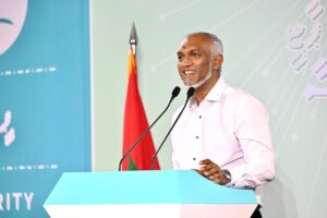 ބޭންކުގެ ތެރެއިން ހިންގަން އުޅުނީ ބަޢާވާތެއް، ފުލުހުން މިނިވަންކަމާއެކު މައްސަލަ ތަހުގީގު ކުރާނެ: ރައީސް