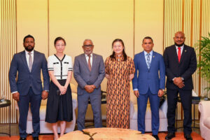 ރައްޔިތުންގެ މަޖިލީހުގެ ރައީސް ޗައިނާއަށް ފުރާވަޑައިގެންފި