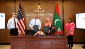 އެމެރިކާއާ ރާއްޖެއާ ދެމެދު ޑިވެލޮޕްމަންޓް އޮބްޖެކްޓިވް ގްރާންޓް އެގްރީމަންޓްގައި ސޮއި ކޮށްފި