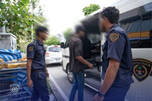 ކޮފީ ފިހާރަތަކަށް އަމާޒުކޮށް ހިންގި ރެއިޑްގައި ހުޅުމާލެއިން 4 ބިދޭސީއެއް ހައްޔަރުކޮށްފި