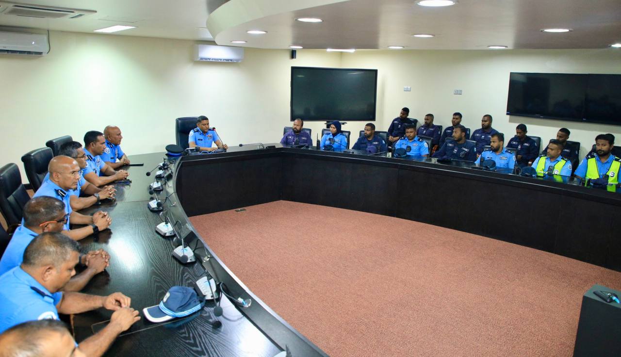 ރަހީނުކުރި ހާދިސާގައި ހަރަކާތްތެރިވި ފުލުހުންގެ މަސައްކަތަށް ޕޮލިސް ކޮމިޝަނަރ ތައުރީފު ކުރައްވައިފި