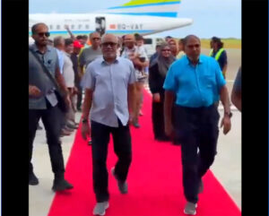 މަޖިލިސް ރައީސް އަބުދުއްރަހީމްއަށް މާމިގިލީ އެއަރޕޯޓުން ރަތްދޫލައިގެ ހޫނު މަރުހަބާއެއް