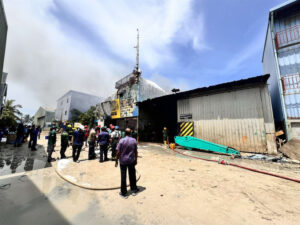 މެރިންޑޯ މެރިންވޯކްސް ވޯކްޝޮޕުގެ އަލިފާން ކޮންޓްރޯލް ނުވެ، ކައިރީގައި ހުރި އިރާއީ ބުކްޝޮޕުގެ ގުދަނަށްވެސް އަލިފާން ފެތުރިއްޖެ