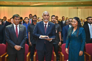 އިސްލާމް ދީނާއި އެއްގޮތަށް ހެދުން އެޅުމުން، ވަޒީފާ ހޯދުމާއި އަދާކުރުމުގައި ހުރި ހުރަސްތައް ނައްތާލުމަށް އަންގައިފި