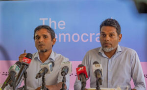 ގައުމީ ބޭންކު ހިންގަމުން ދަނީ ރައީސް އަމުރު ކުރައްވައިގެން ހިންގާ ސަރުކާރުގެ ޑިޕާޓްމަންޓެއްހެން: ޑިމޮކްރެޓްސް