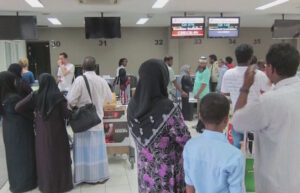 ހަށިގަނޑުގައި މަސްތުވާތަކެތި ފޮރުވައިގެން އައްޑޫއަށް ފުރަން އުޅުނު އަންހެނަކު ހައްޔަރުކޮށްފި