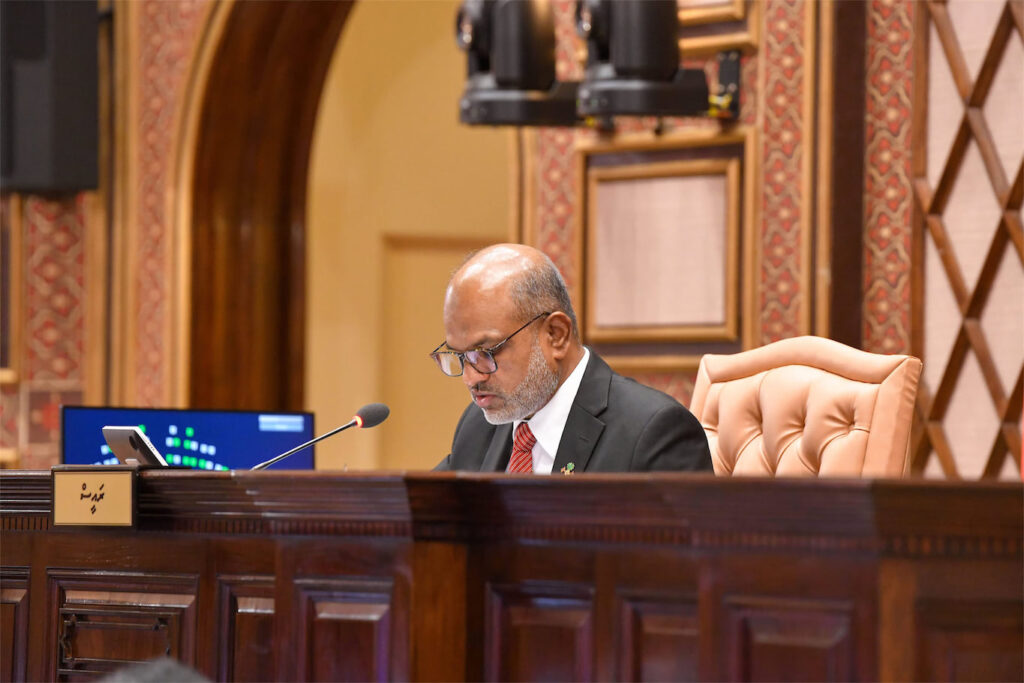 މަޖިލީހުގެ ނައިބު ރައީސްކަމުން ނާޒިމް ވަކިކުރަން ސޮއި ހަމަ ކޮށްފި!