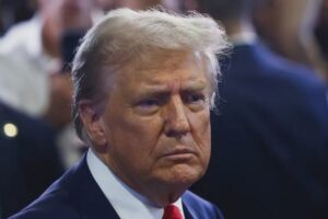 ޓްރަމްޕްގެ އިންޒާރު: ކޮލަމްބިއާގެ ސަރުކާރު ބަދަލުކުރަން ޖެހިދާނެ، ކިއުބާގެ ސަރުކާރު އަމިއްލައަށް ވެއްޓޭނެ