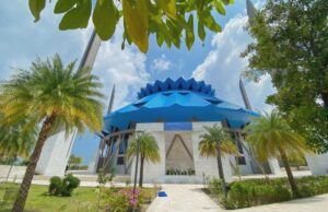 ކޮންމެ ހުކުރު ދުވަހަކު އިޝާ ނަމާދަށްފަހު ސަލްމާން މިސްކިތުގައި ދިގު ރާގަށް ޤުރުއާން ކިޔަވާ ބައްދަލުވުން ބާއްވަނީ