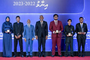 ސަނާވީ އަދި މަތީ ސަނާވީ އިމްތިހާނުތަކުން އެންމެ ރަނގަޅު ނަތީޖާ ހާސިލުކުރި 443 ދަރިވަރަކަށް އިނާމު ދީފި