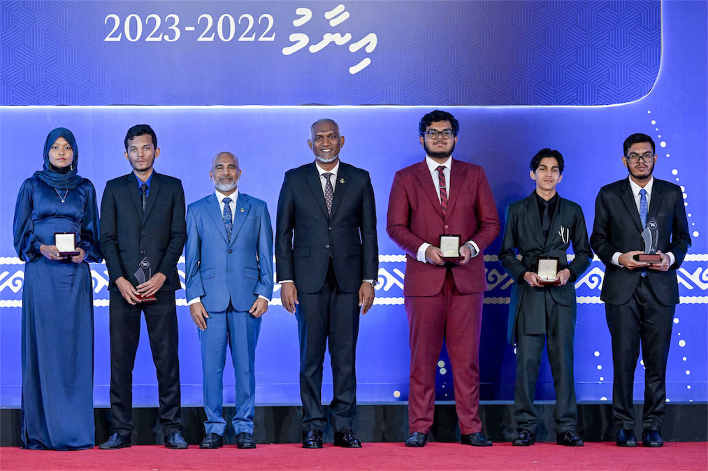 ސަނާވީ އަދި މަތީ ސަނާވީ އިމްތިހާނުތަކުން އެންމެ ރަނގަޅު ނަތީޖާ ހާސިލުކުރި 443 ދަރިވަރަކަށް އިނާމު ދީފި