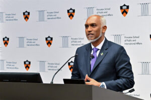 އިންޑިއާ ކަނޑުގެ ހަމަޖެހުމަށް، ދިވެހިރާއްޖެއަކީ ބާރުގަދަ، ފުދުންތެރި އަދި މިނިވަން ޤައުމެއްގެ ގޮތުގައި އޮންނަން ޖެހޭ: ރައީސް