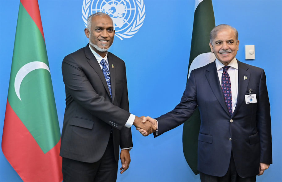 ރައީސް މުއިއްޒު ޕާކިސްތާންގެ ބޮޑުވަޒީރާ ބައްދަލު ކުރައްވައިފި