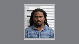 ސްކޫލަކަށް ވަދެ ޓީޗަރުންނަށް ބިރު ދެއްކި މީހެއްގެ ބަންދުގެ މުއްދަތު އިތުރު ކޮށްފި
