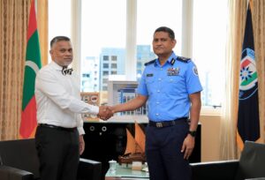 ޕްރޮސިކިއުޓަރ ޖެނެރަލް ޢައްބާސް ޝަރީފު، ކޮމިޝަނަރ އޮފް ޕޮލިސް ޢަލީ ޝުޖާޢުއާ ބައްދަލު ކުރައްވައިފި