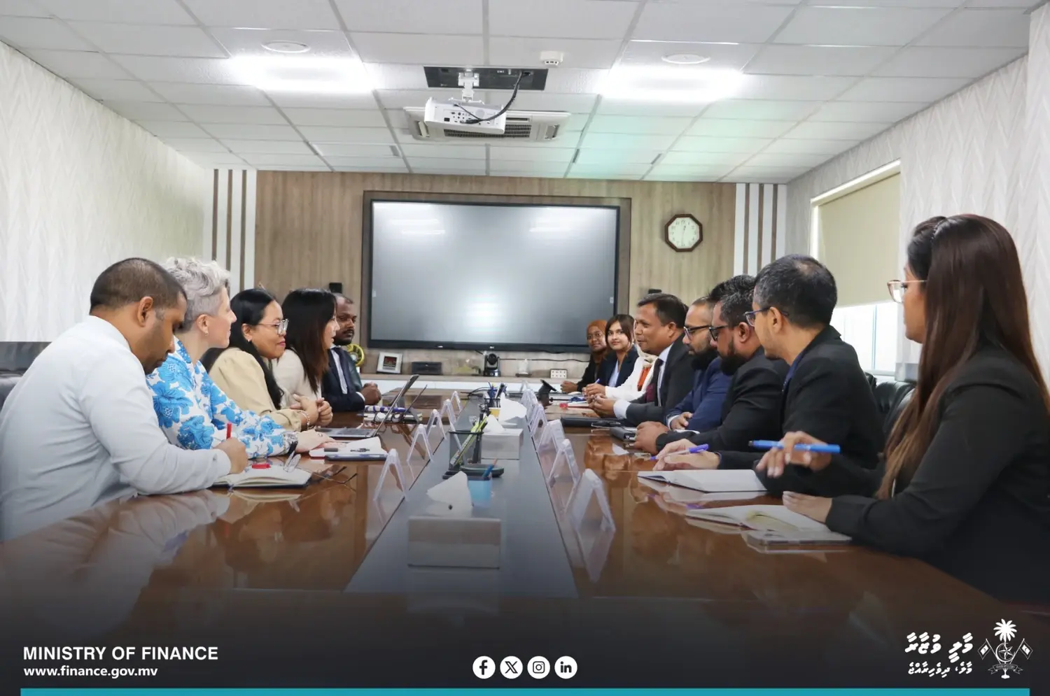 ރާއްޖޭގެ މާލީ ހާލަތާ ގުޅޭގޮތުން އޭޝިއަން ޑިވެލޮޕްމަންޓް ބޭންކާ މަޝްވަރާކޮށްފި