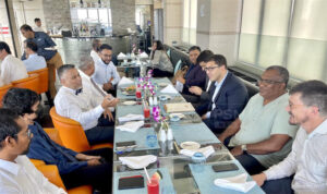 އެފްއޭއެމުށް ގެއްލިފައިވާ މުދަލާއި ފައިސާ އަނބުރާ ހޯދުމަށް އެޅެންހުރި ފިޔަވަޅުތަކާ ގުޅޭގޮތުން މަޝްވަރާ ކޮށްފި