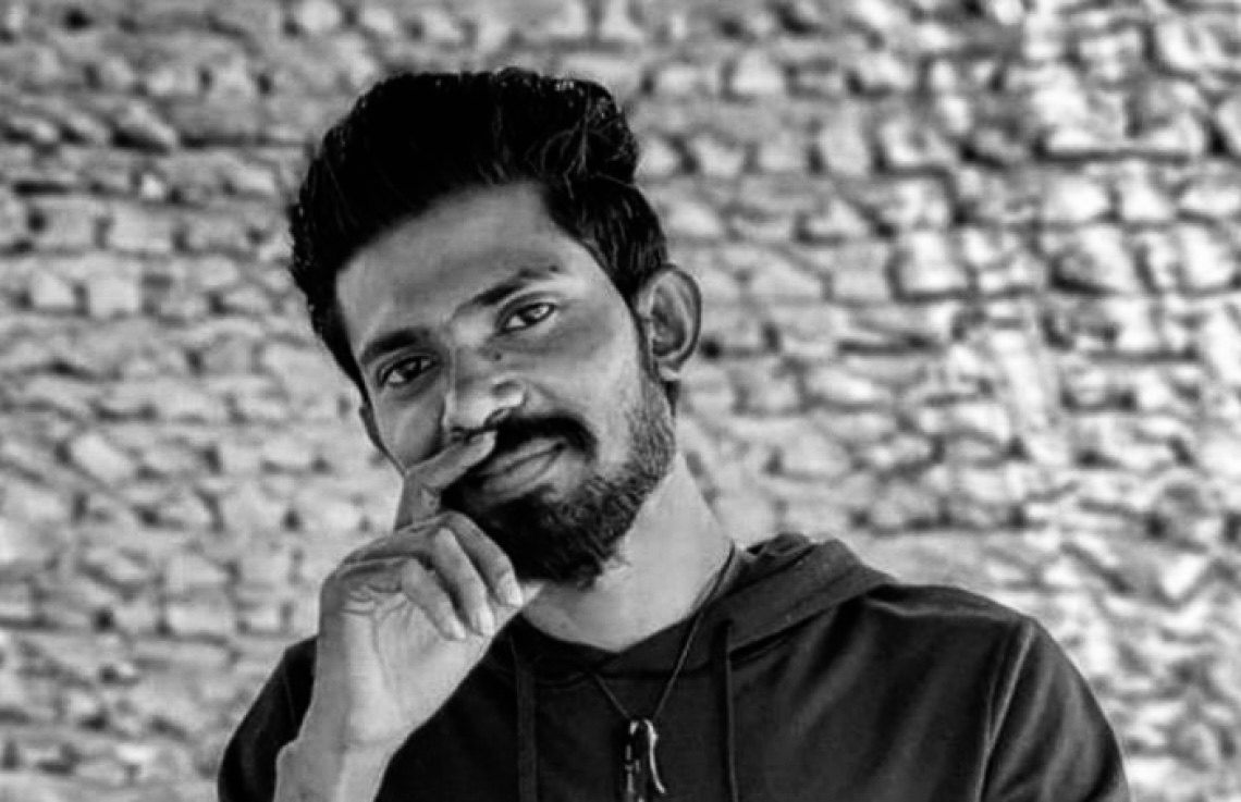 އަތުހަރުގެ ޕޯސްޓްމޯޓަމް ހެދުމަށް އިންޑިއާއަށް ގެންގޮސްފި