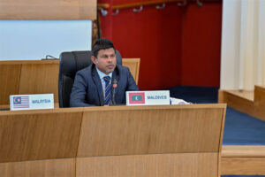 ޑިމޮކްރެޓިކް އުސޫލުތައް ހަރުދަނާކޮށް ކުރިއެރުވުމަށް ރާއްޖެއިން ދަނީ ބޮޑެތި މަސައްކަތްތަކެއް ކުރަމުން: ނައިބު ރައީސް