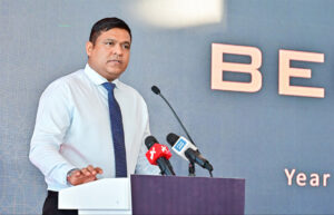 ހެލިކޮޕްޓަރުގެ ހިދުމަތް ފެށުމުން އެއާޕޯޓު ނުހުންނަ ރަށްތަކަށް ވެސް ރޭގަނޑު ދަތުރު ކުރެވޭނެ: އަމީން