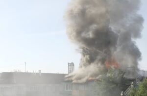 ސޫދާނުގެ ވެރިރަށް ޚަރްޠޫމްގައި ހުންނަ ޔޫއޭއީގެ ސަފީރުގެ ގެކޮޅަށް ދެވުނު ނުރައްކާތެރި ރާއްޖެއިން ކުށްވެރިކޮށްފި