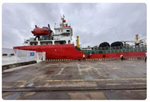 ވޯޓަރ ބަންކަރިންގެ ޚިދުމަތް ހޯދަން ޕެނަމާގެ އާގުބޯޓެއް އިހަވަންދިއްޕޮޅަށް ބަނދަރު ކޮށްފި