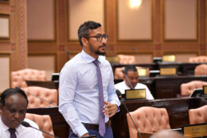 ފަލާޙް މަޖިލިހުގައި ދެއްކި ވާހަކަތަކާ ގުޅިގެން ފުލުހުން ޕީޖީގެ ލަފާ ހޯދަނީ