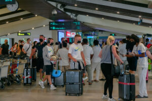 ވެލާނާ އިންޓަނޭޝަނަލް އެއާޕޯޓުން ބިދޭސީއެއްގެ އަތުން ވަޒަންތަކެއް ފެނިއްޖެ