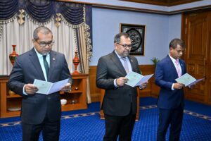 3 ވަޒީރުންނަށް މަޖިލިހުން ރުހުން ދީފި