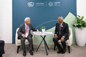 އޭޝިއަން އިންފްރާސްޓްރަކްޗަރ އިންވެސްޓްމަންޓް ބޭންކްގެ ރައީސްއާއި ރައީސް މުއިއްޒު ބައްދަލުކުރައްވައިފި