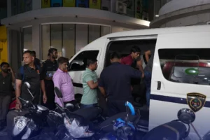 އާންމު ސިއްހަތަށް ނުރައްކާވާ ގޮތަށް ވިޔަފާރިކުރަމުންދިޔަ 13 ބިދޭސީއަކު އިމިގްރޭޝަނުގެ ބެލުމުގެ ދަށަށް ގެންގޮސްފި