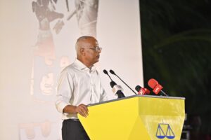 ބާރުތައް ދަނީ މުށުތެރެއަށް ޖަމާކުރަމުން، މިސަރުކާރު ބަދަލުކުރަން މިރެއިން މިރެއަށް ނިކުންނަން ޖެހޭ: ރައީސް ސާލިހު