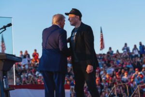 ރިޔާސީ އިންތިޚާބު ކާމިޔާބު ކުރިކަން އިއުލާން ކުރުމަށްފަހު ޓްރަމްޕްގެ އެންމެ ބޮޑު ތައުރީފެއް އީލޮން މަސްކަށް!