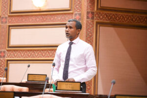 ބައެއް މެމްބަރުން ވިދާޅުވަނީ ސުޕްރިމް ކޯޓު ފަނޑިޔާރުންގެ ގޮތުގައި ސިޔާސީ އެކްޓިވިސްޓުންވެސް ތިބިކަމަށް!