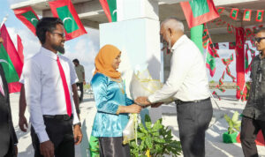 ދަނގެތިން ރައީސަށް ހޫނު މަރުހަބާއެއް!