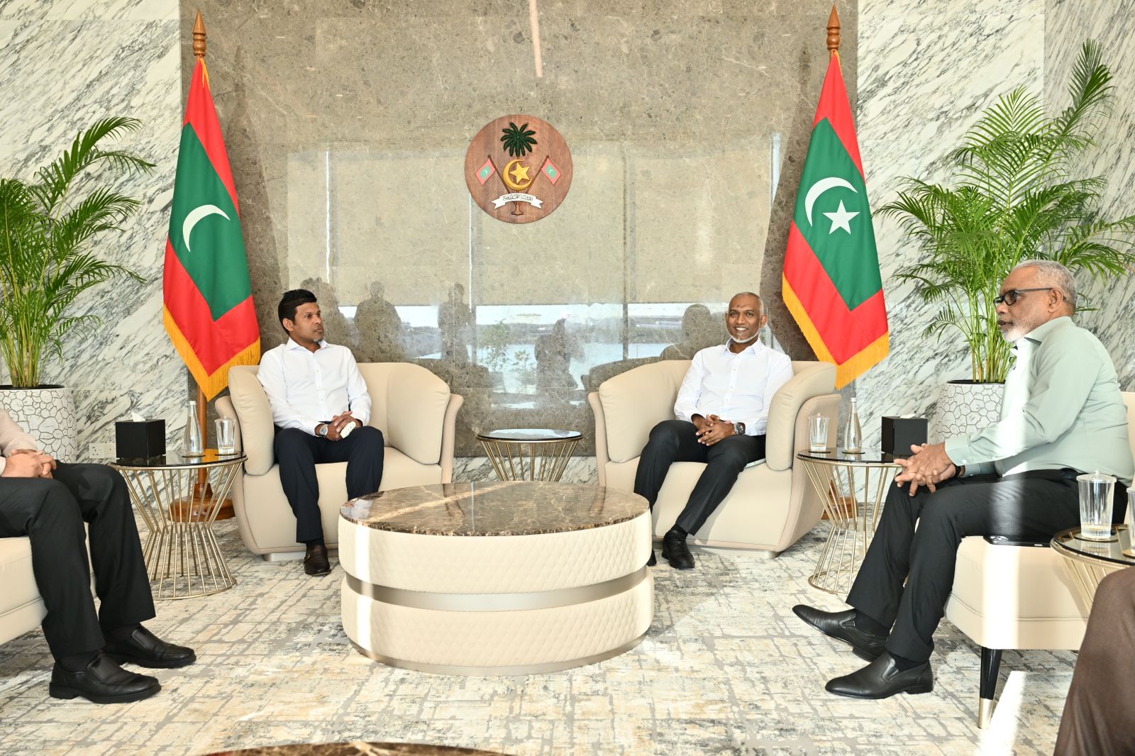 އަރިއަތޮޅު އުތުރުބުރިއާއި މާލެ އަތޮޅުގެ ބައެއް ރަށްތަކަށް ކުރައްވާ ދަތުރުފުޅެއްގައި ރައީސް ފުރާވަޑައިގެންފި