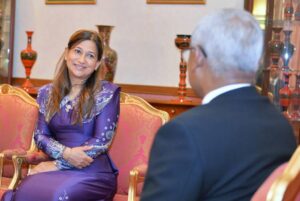 އަމީންއަށް ހެދިގޮތް ހަދަން ޖެހޭ ކަމަށް ވިދާޅުވުމުން ކާފަ ދަރިކަނބަލުންގެ ނުރުހުން އެމްޑީޕީއަށް