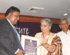 ދިވެހި ބަހުގެ އެކަޑެމީގެ ހިންގުން އޮގަރު ވަހީދާ ހަވާލުކޮށްފި