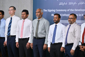 ގުޅީފަޅުގެ މަގު ހެދުމުގެ އެއްބަސްވުމުގައި ސޮއިކުރުމުގެ ރަސްމިއްޔާތުގައި ރައީސް ބައިވެރިވެވަޑައިގެންފި