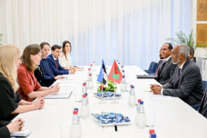 އެސްޓޯނިއާގެ މިނިސްޓަރ އޮފް ހެލްތު، ރައީސްގެ އަރިހަށް އިޙުތިރާމުގެ ޒިޔާރަތެއް ކުރައްވައިފި