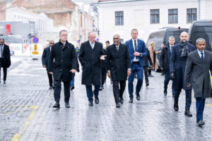 ރައީސުލްޖުމްހޫރިއްޔާ، އެސްޓޯނިއާގެ ޓާރްޓޫ ސިޓީއަށް ވަޑައިގެންފި