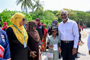 ތިލަދުންމަތީ އުތުރުބުރީގެ ބައެއް ރަށްތަކަށް ކުރެއްވި ދަތުރުފުޅު ނިންމަވާލެއްވުމަށްފަހު ރައީސް މާލެ ވަޑައިގެންފި