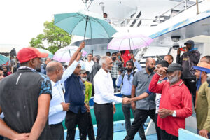 ހުވަދުއަތޮޅުގެ ނުވަ ރަށަކަށް ކުރެއްވި ދަތުރުފުޅު ރައީސް ނިންމަވާލައްވައިފި
