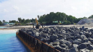 ހުއްޓިފައިހުރި ބިނާރުގެ މަސައްކަތްތައް އަލުން ފެށުމަށް ބޭނުންވާ ބޮޑުހިލަ ބަލްކުކޮށް ގެންނަނީ