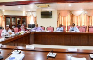 400 މިލިއަން ރުފިޔާގެ ޚިޔާނާތާއި ގުޅިގެން ކަސްޓަމްސްގެ އިސްވެރިން މަޖިލީހުގެ 241 ކޮމިޓީއަށް ހާޒިރުކުރަނީ