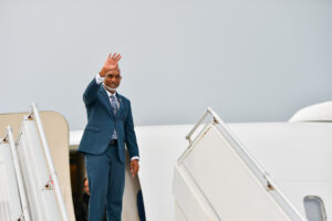 ރައީސް އެސްޓޯނިއާއަށް ވަޑައިގެންފި