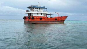 ގއ. ނިލަންދޫ ފަރަށް އެރި، އެފްއެސްއެމްގެ ތެޔޮ ބޯޓު ފުންކޮށްފި، ފަރަށް ވަނީ ބޮޑެތި ގެއްލުންތަކެއް ލިބިފަ