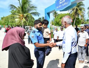 ފުލުސް އޮފިސަރަކާއި ދަރިފުޅު ބައްދަލުކޮށްދިނީ އުސޫލާ އެއްގޮތަށް